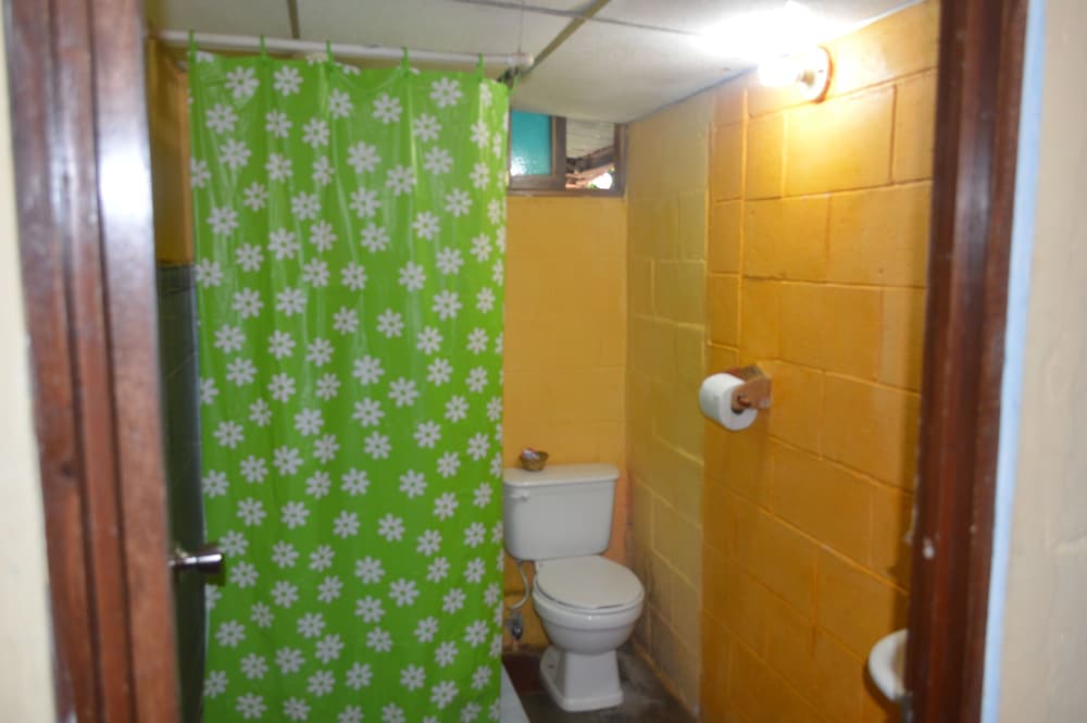 Basic Single Room, 3 Bedrooms photo 3