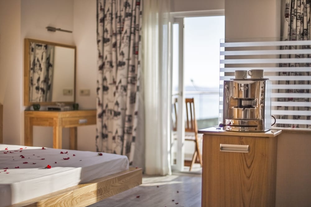 Honeymoon Room, 1 Double Bed, Jetted Tub, Sea View