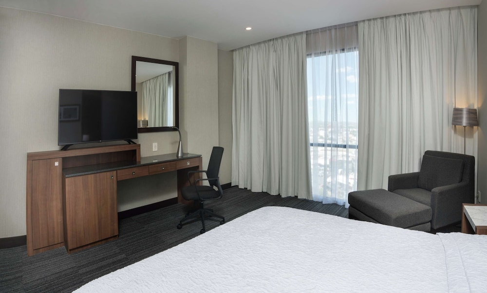 Standard Room, 1 Queen Bed, Non Smoking, Lake View (Mini Fridge) photo 3