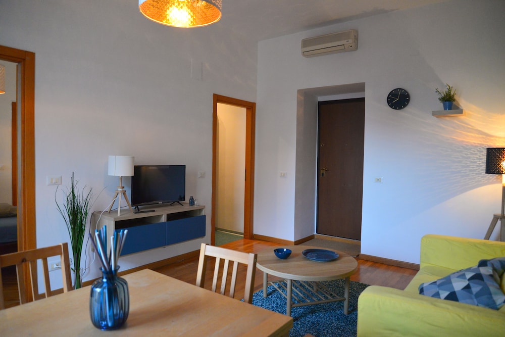 Deluxe Suite, 1 Queen Bed with Sofa bed