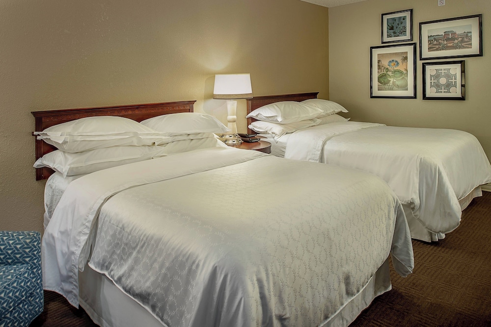 Premium Room, 1 King Bed with Sofa bed - Photo 11