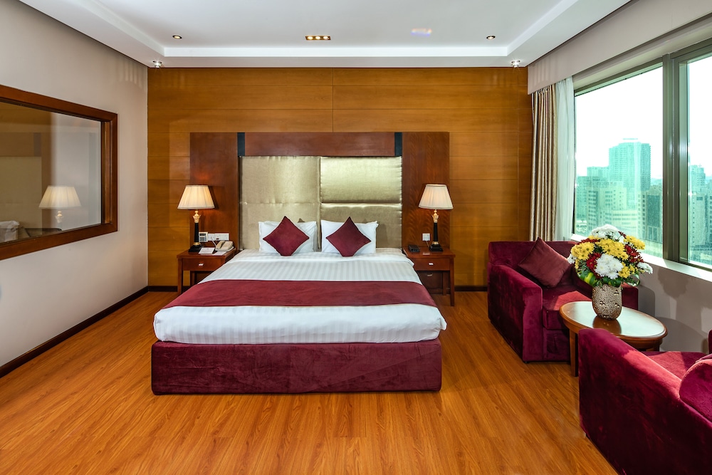 Deluxe Suite, 1 King Bed photo 3