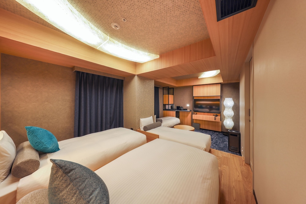 Deluxe Twin with 2 Extra Beds,Non Smoking photo 3