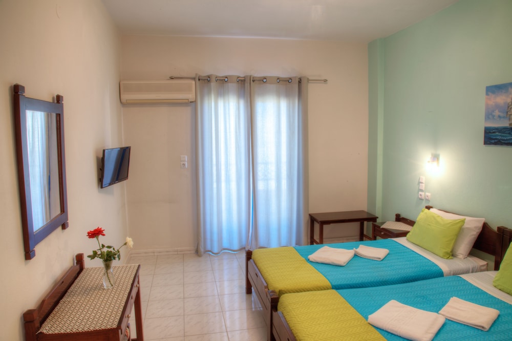 Basic Twin Room, 2 Twin Beds photo 3