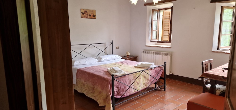 Apartment, 2 Bedrooms, Smoking, Fireplace
