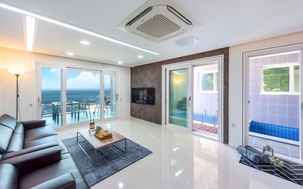 Room (C102 Poolvilla) - Photo 2
