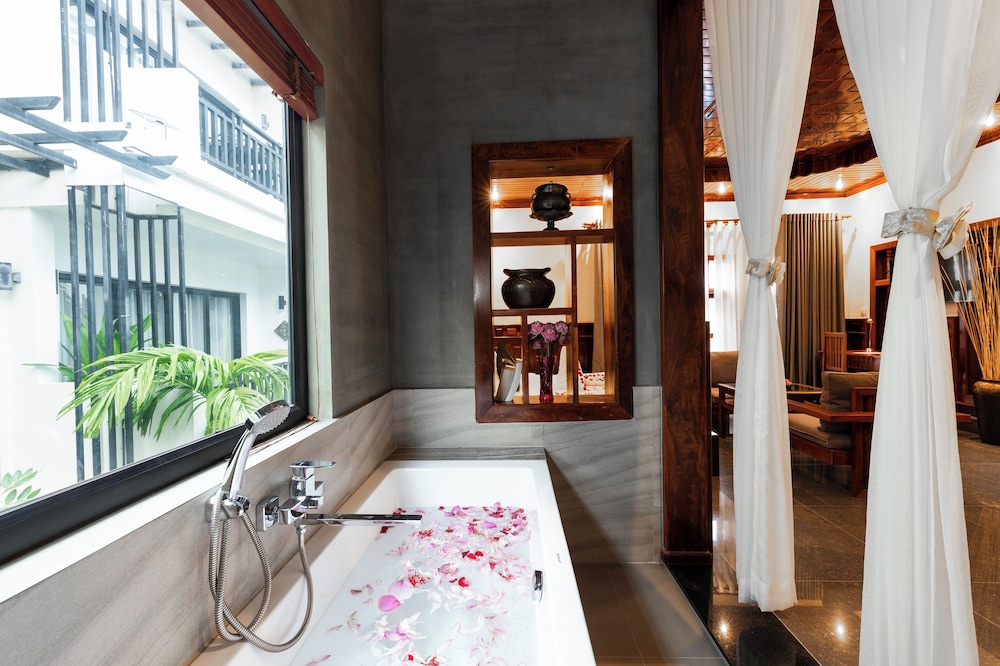 Landmark Room - Photo 11