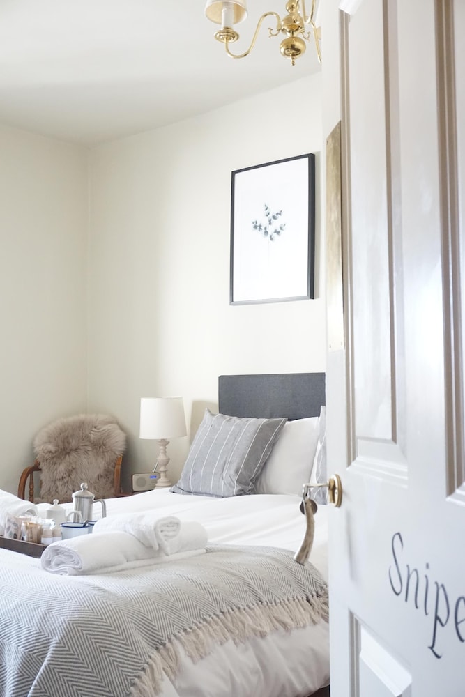 Basic Double Room, Ensuite - Photo 2