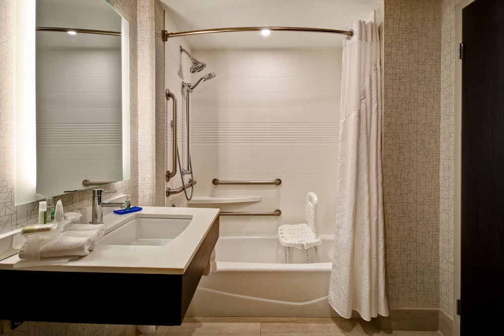 Standard Room, 1 King Bed, Accessible - Photo 2