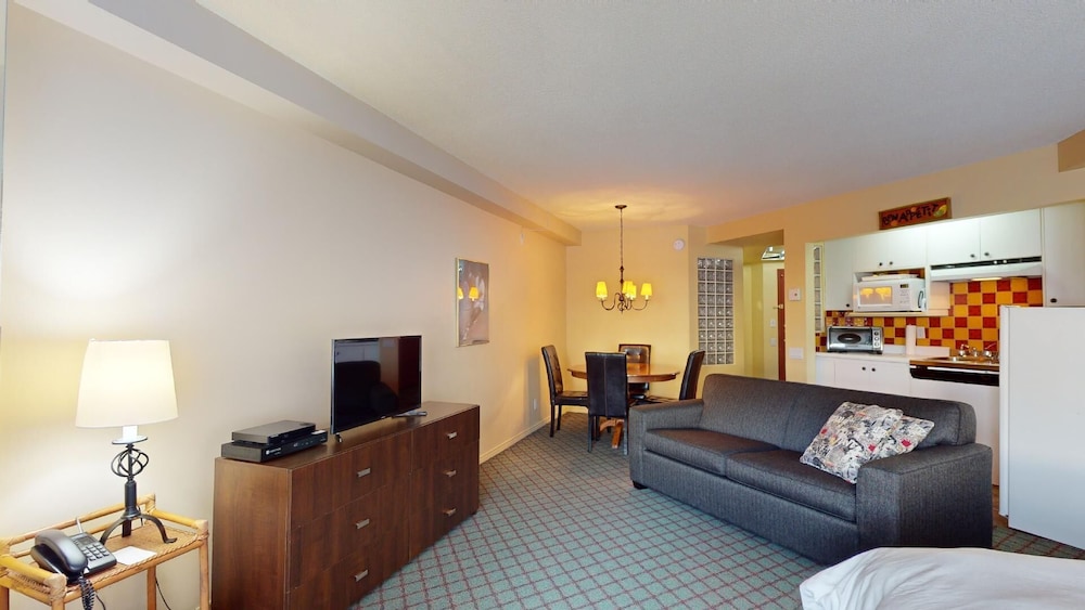 Classic Studio, 1 Queen Bed with Sofa bed (FOR 2 - Ski-in/Ski-out) photo 3