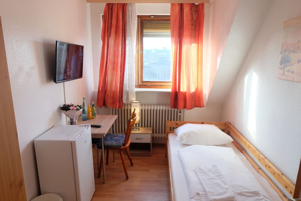 Economy Single Room, Shared Bathroom photo 2