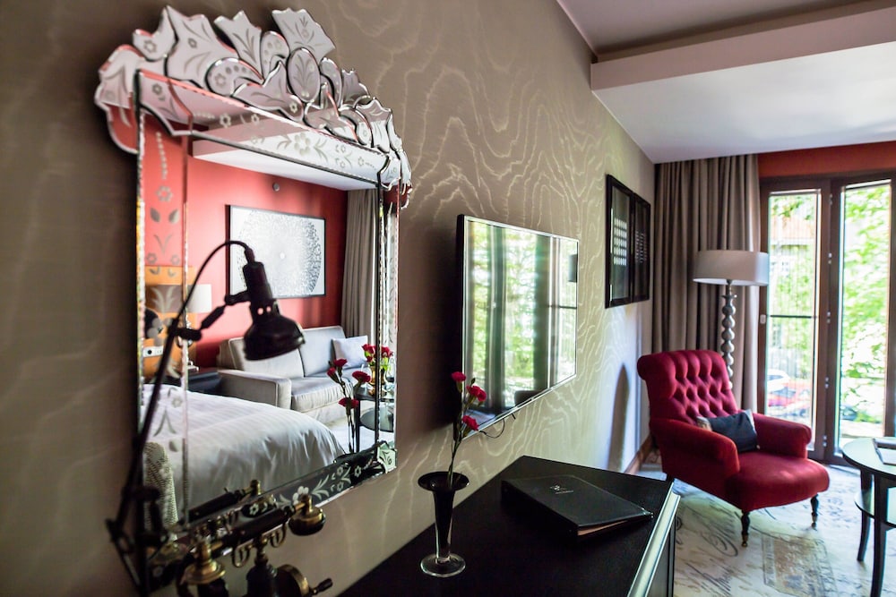Executive Room, 1 King Bed (Courtyard View) - Photo 4