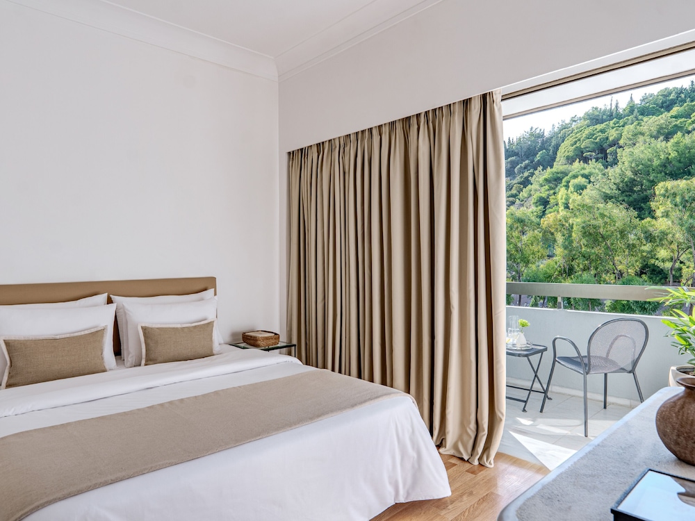 Premier Family Guestroom Inland View - Photo 3