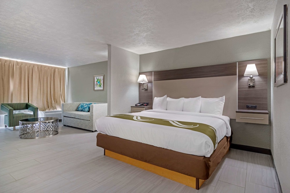 Suite, 1 King Bed With Sofa Bed, Accessible, Non Smoking photo 2