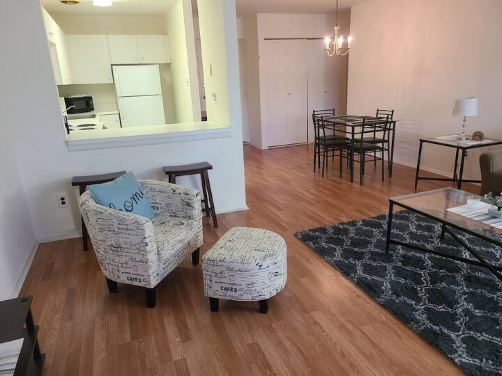2BR 2B Clean Spacious Great Location, Photo 25