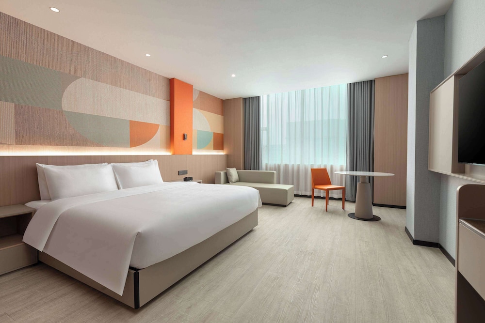 Business Room, 1 King Bed with Sofa bed, Non Smoking