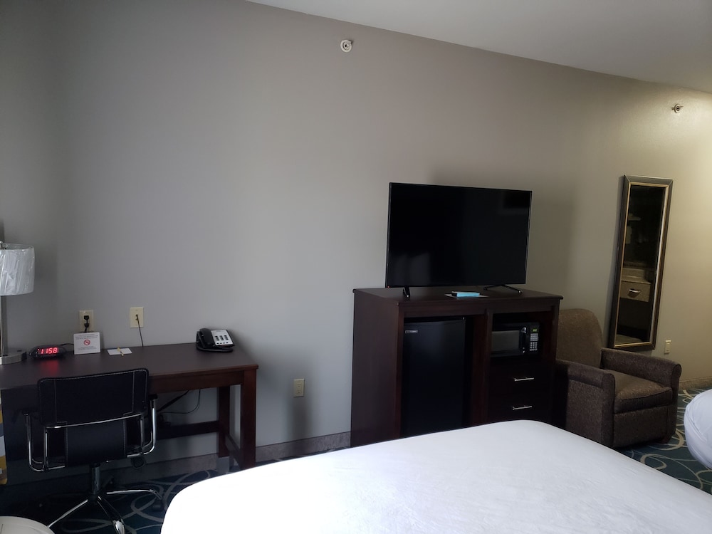Classic Room, 2 Queen Beds, Non Smoking - Photo 5