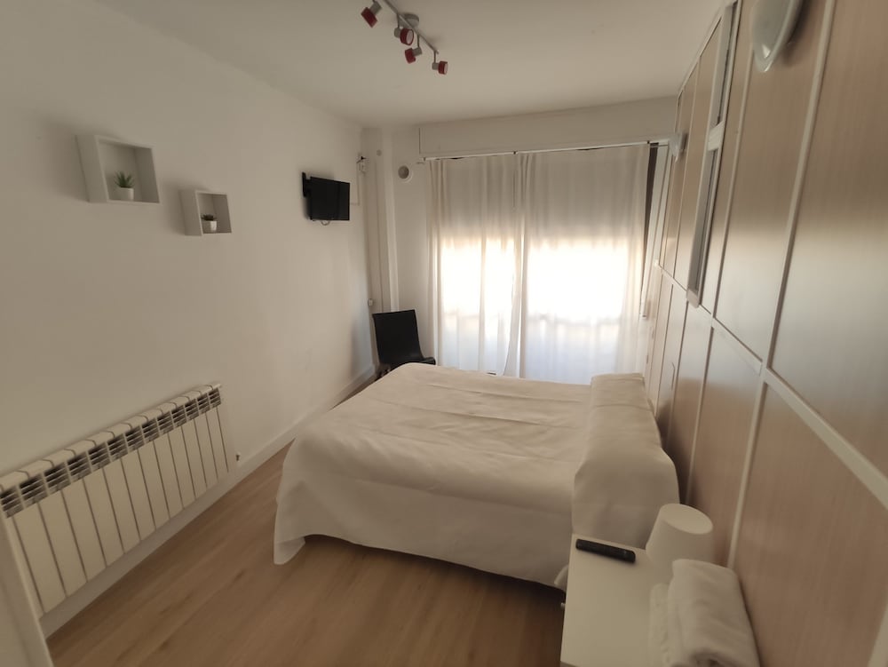 Double Room - Photo 6
