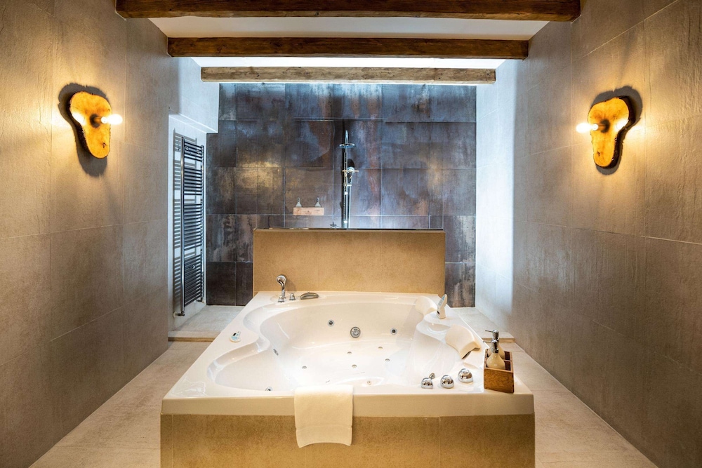Suite, Private Pool - Photo 10