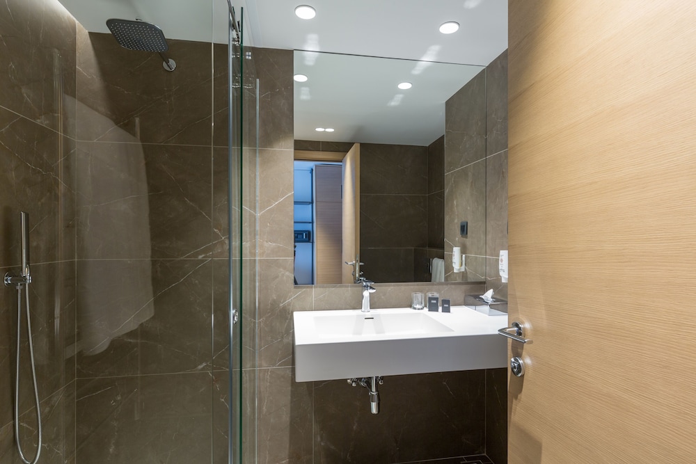 Premium Twin Room - Photo 5