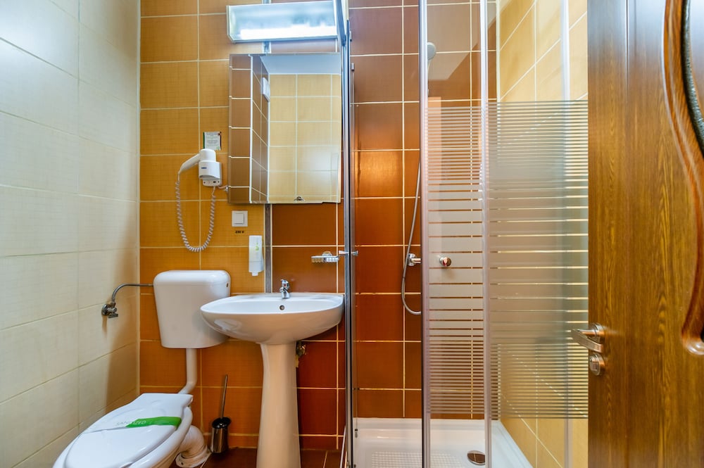 Standard Triple Room - Photo 4