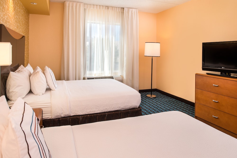 Room, 2 Queen Beds - Photo 8
