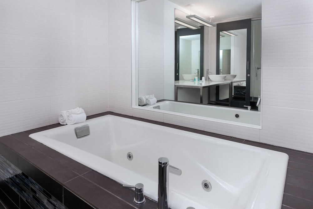 aloft, Suite, 1 King Bed, City View - Photo 6