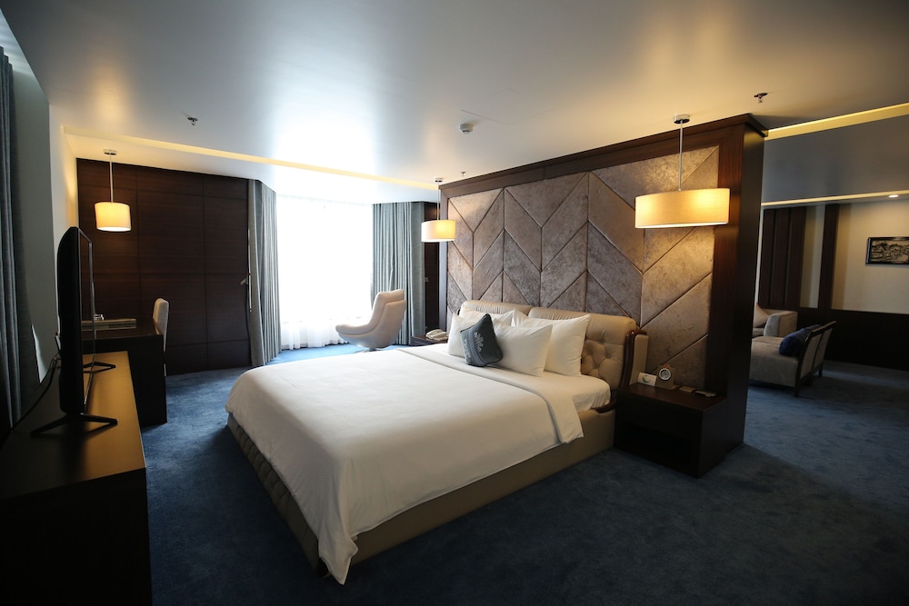 Central Executive Suite, Bay View - Photo 9