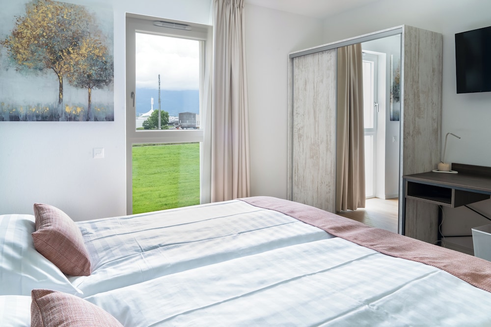 Standard Double Room, 1 Queen Bed, Garden View photo 2