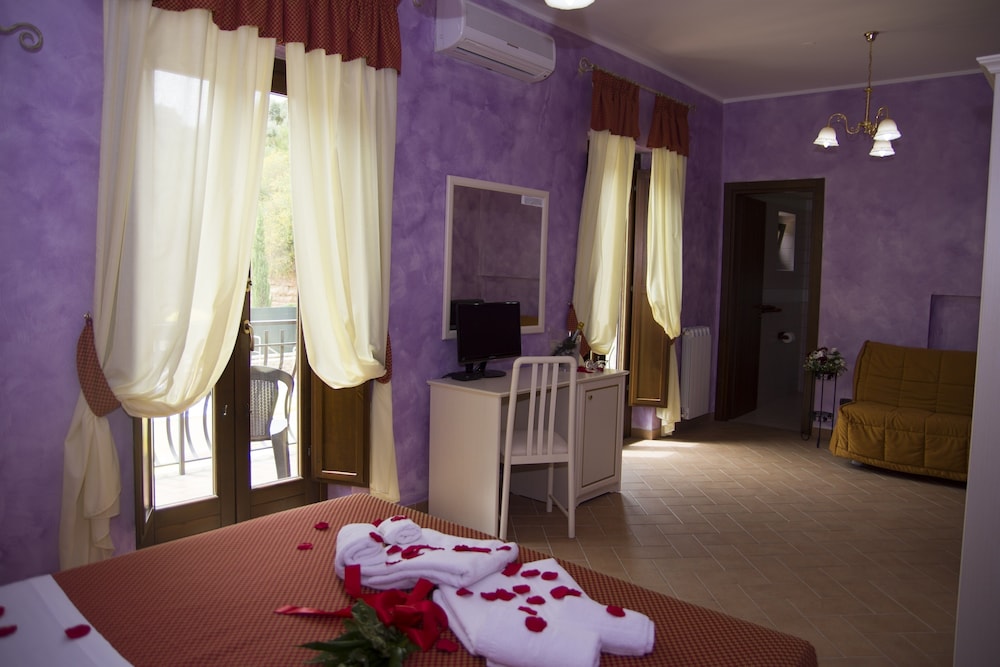 Junior Suite, Balcony, Pool View photo 1