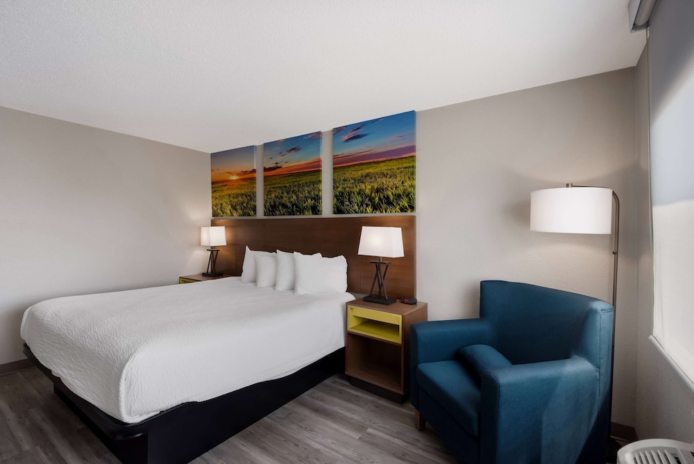 Standard Room, 1 Queen Bed - Photo 7