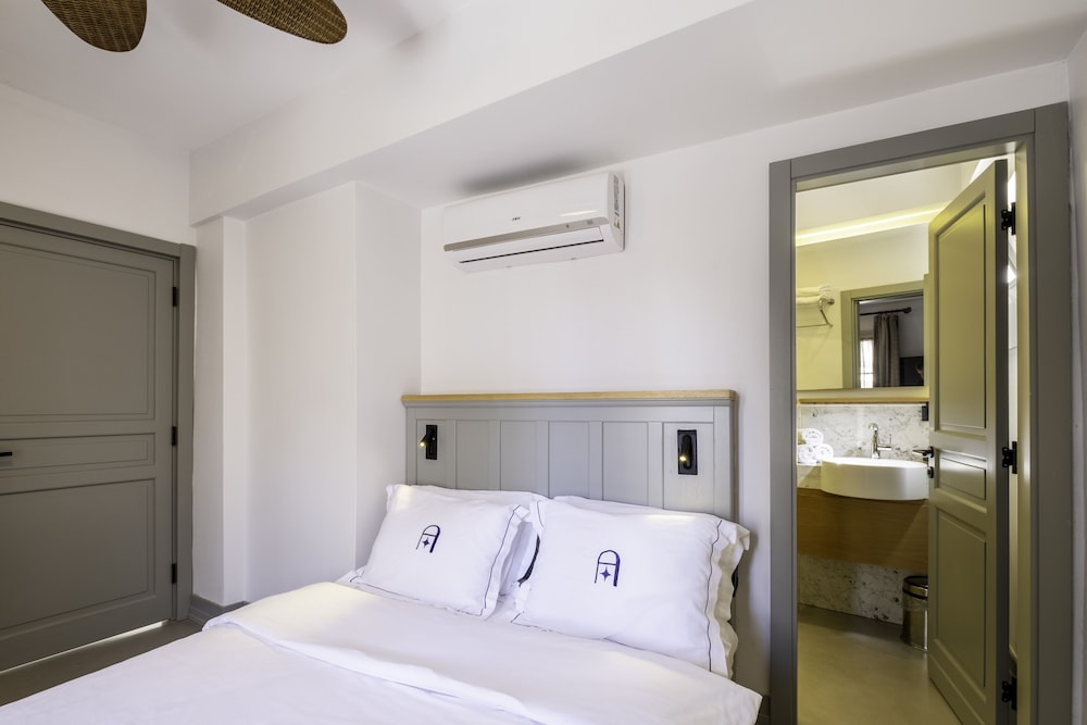Standard Double Room - Photo 25
