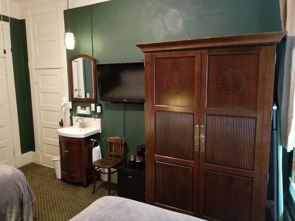 Premium Double Room, 2 Double Beds - Photo 3