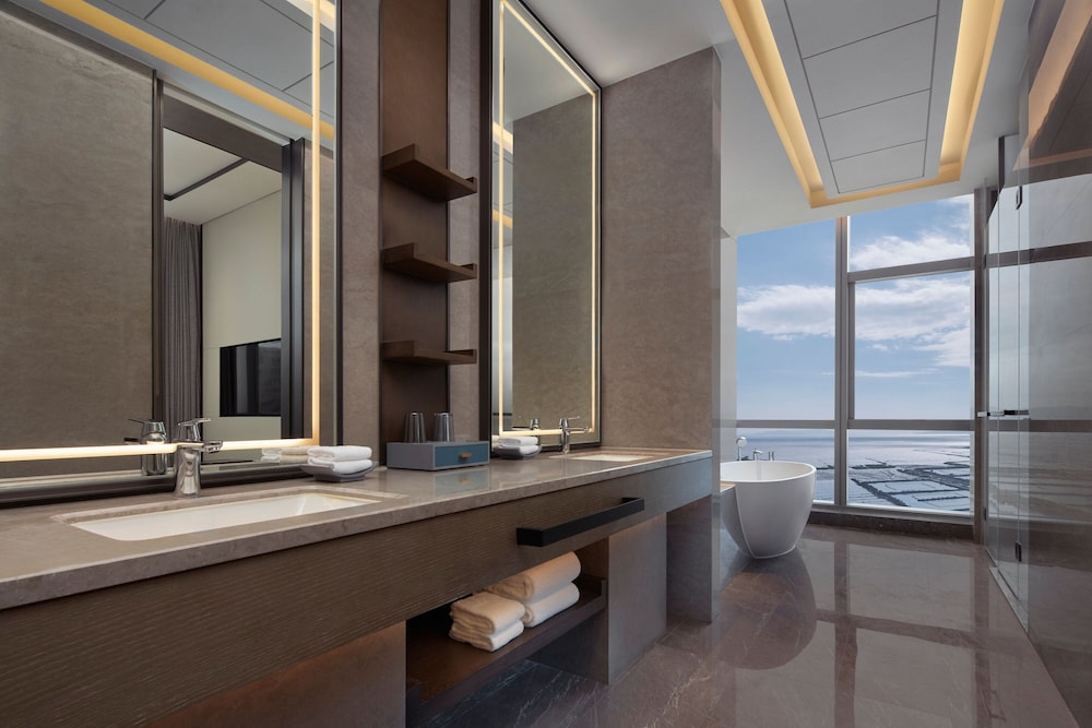 Suite, 1 King Bed, City View - Photo 9