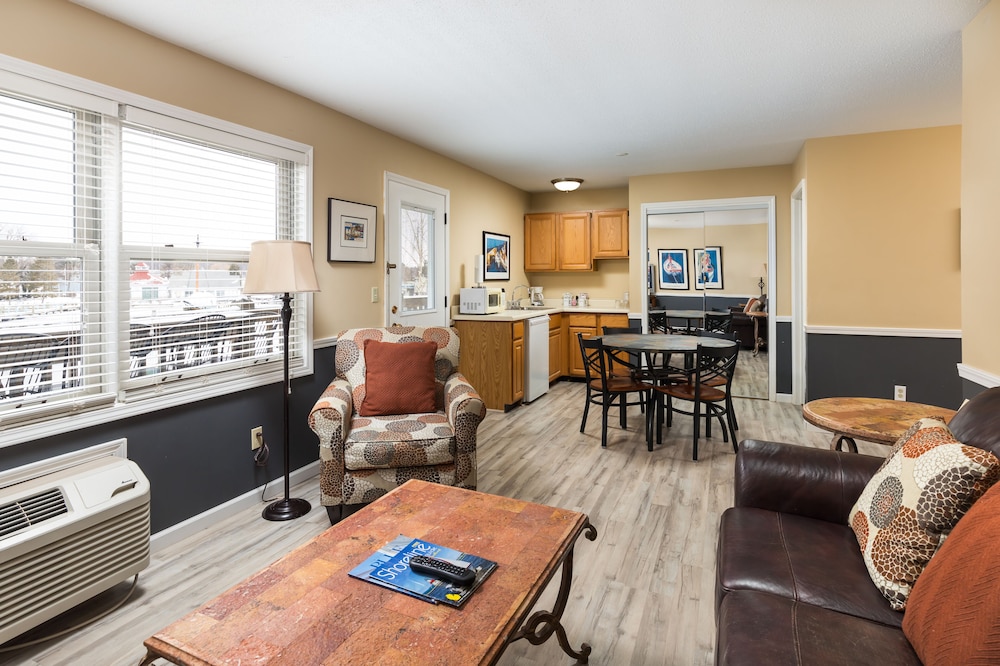 Two Bedroom Two Bath Suite - 16