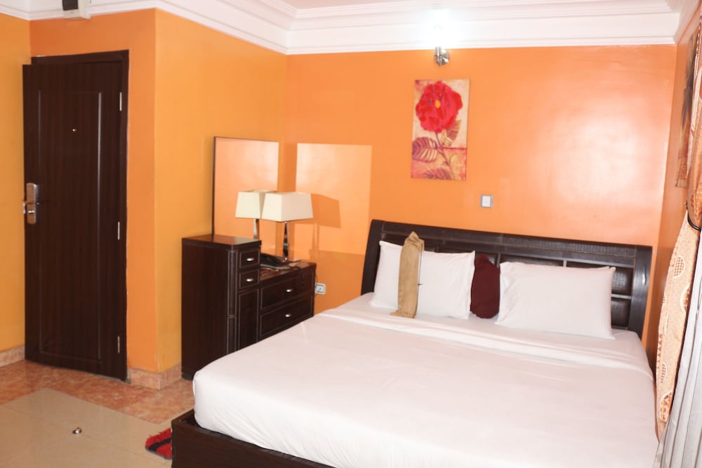 Standard Room, 1 Queen Bed, Non Smoking photo 2