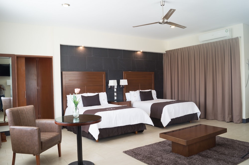 Suite, 2 Double Beds