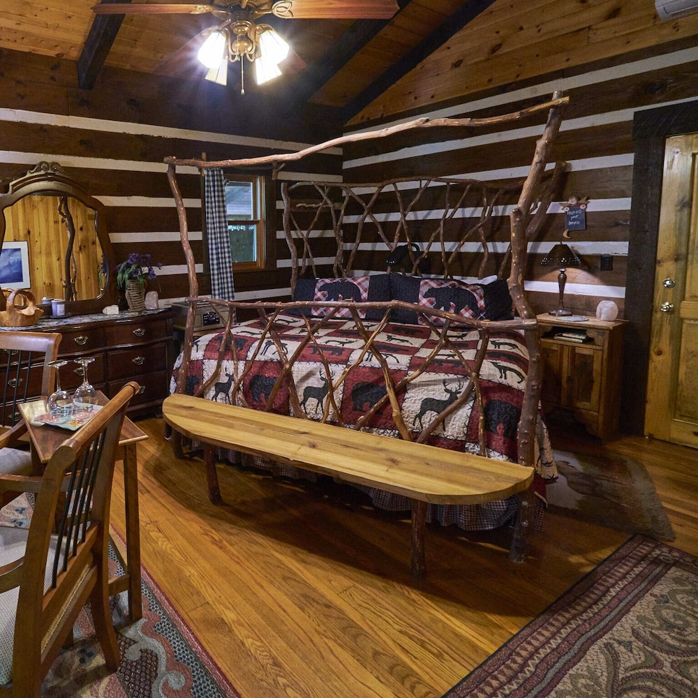 Hannah Mountain King Suite photo 1