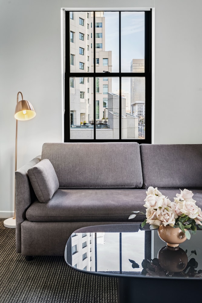 Guild Loft Suite, Larger Guest Room, 1 King, Sofa Bed - Photo 5