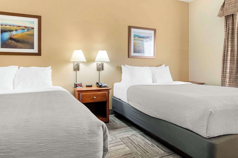 Standard Room, 2 Queen Beds, Non Smoking - Photo 4