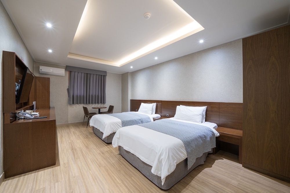 Deluxe Single Twin Room
