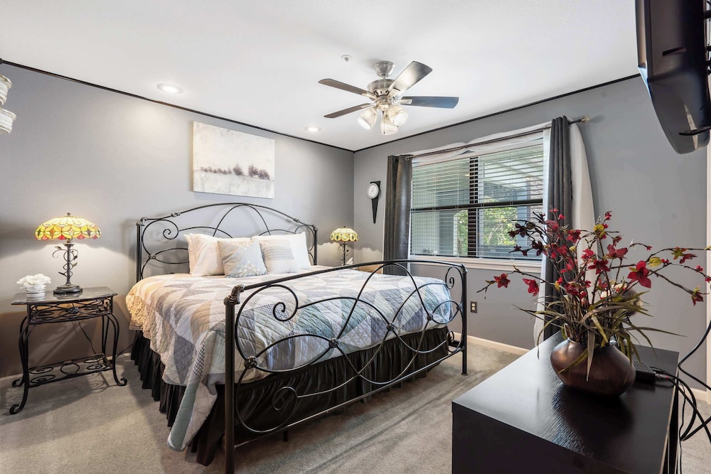 Condo, Multiple Beds, Balcony, Golf View (The Tee Shot)