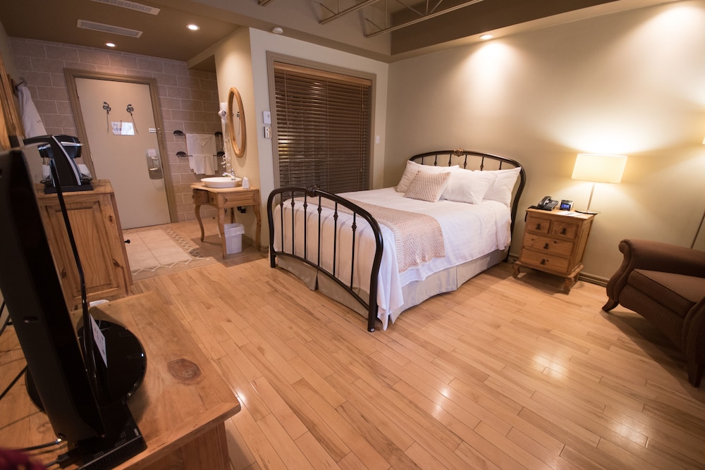 Loft, 1 Queen Bed photo 1