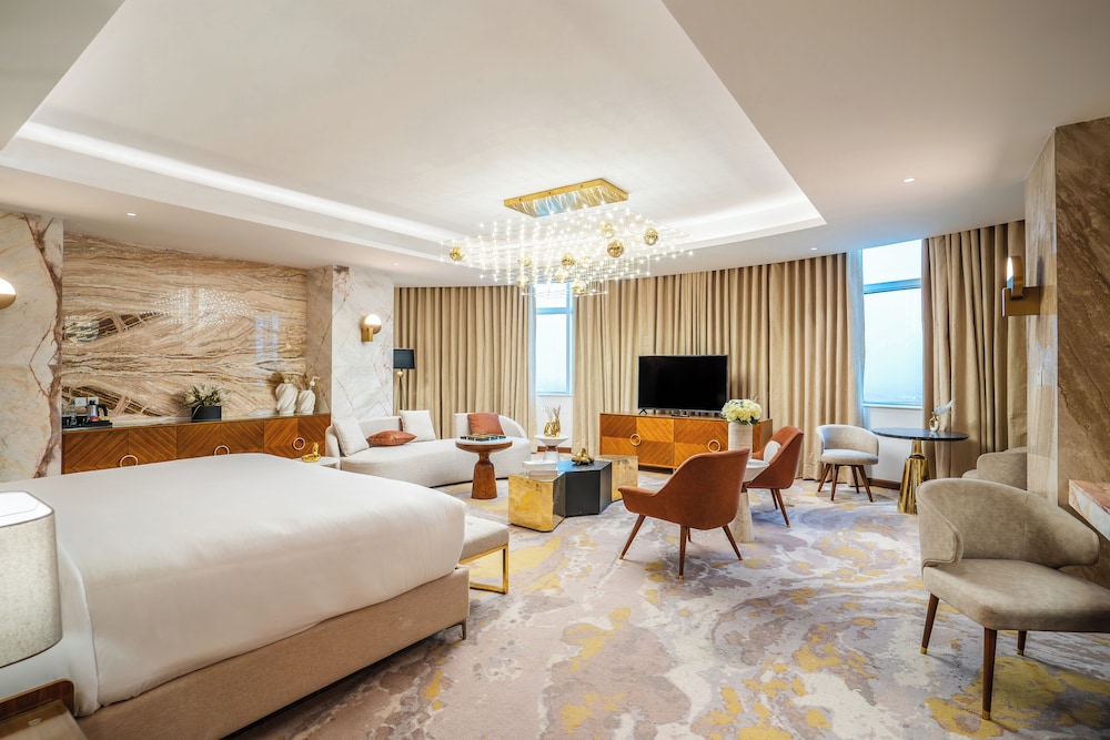 Deluxe Suite, 1 King Bed with Sofa bed photo 2
