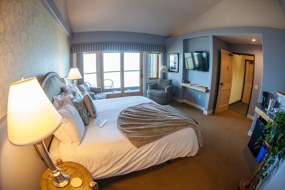 Design Suite, 1 King Bed, Accessible, Non Smoking (Sailor's Retreat #2) photo 3