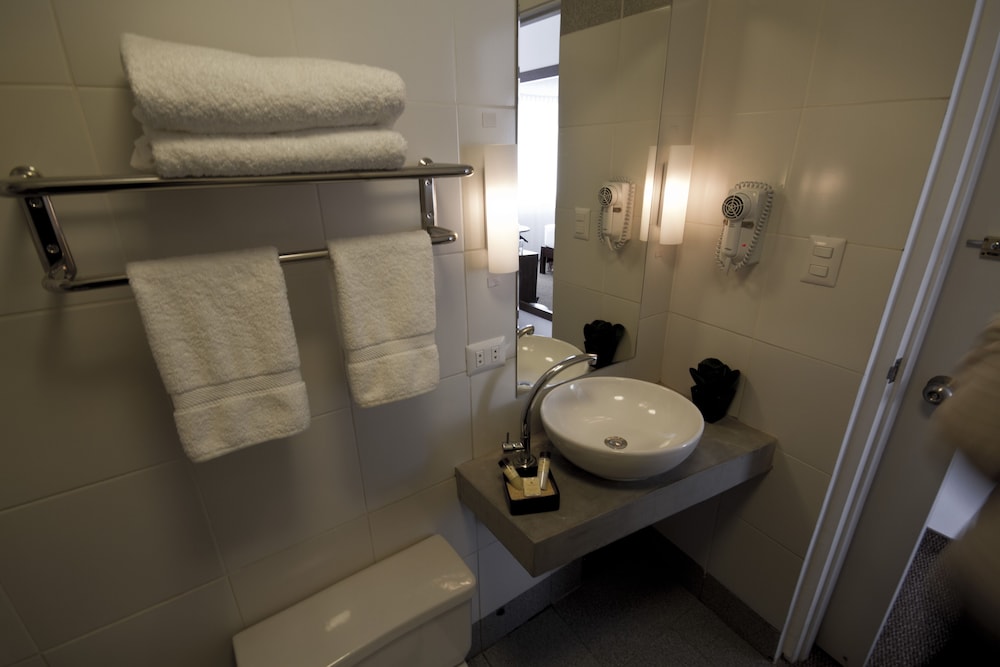 Standard Double Room, 1 King Bed - Photo 8