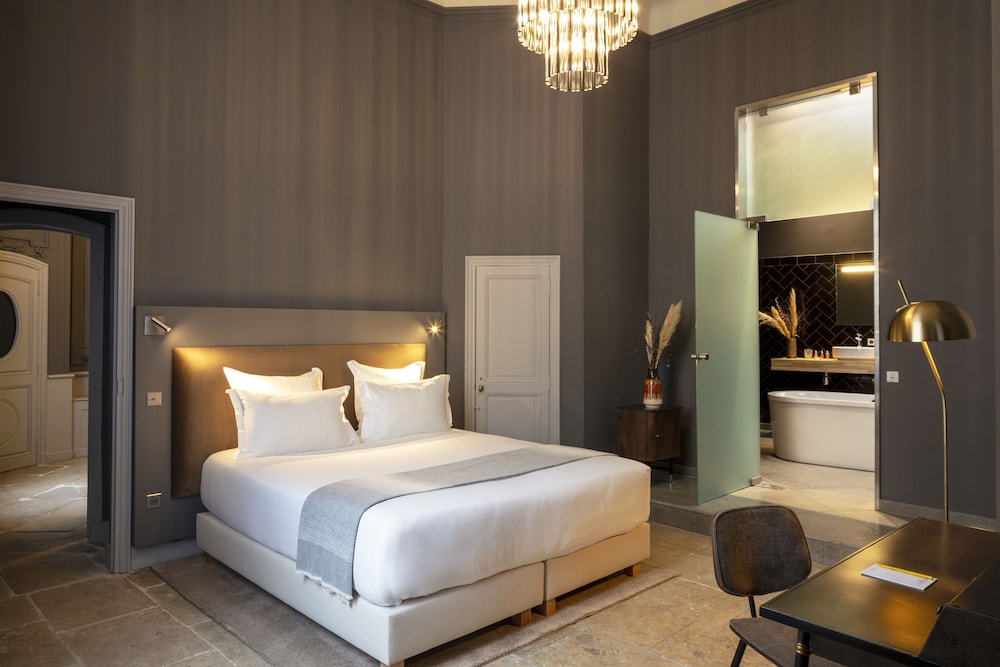 Executive Suite - Photo 3