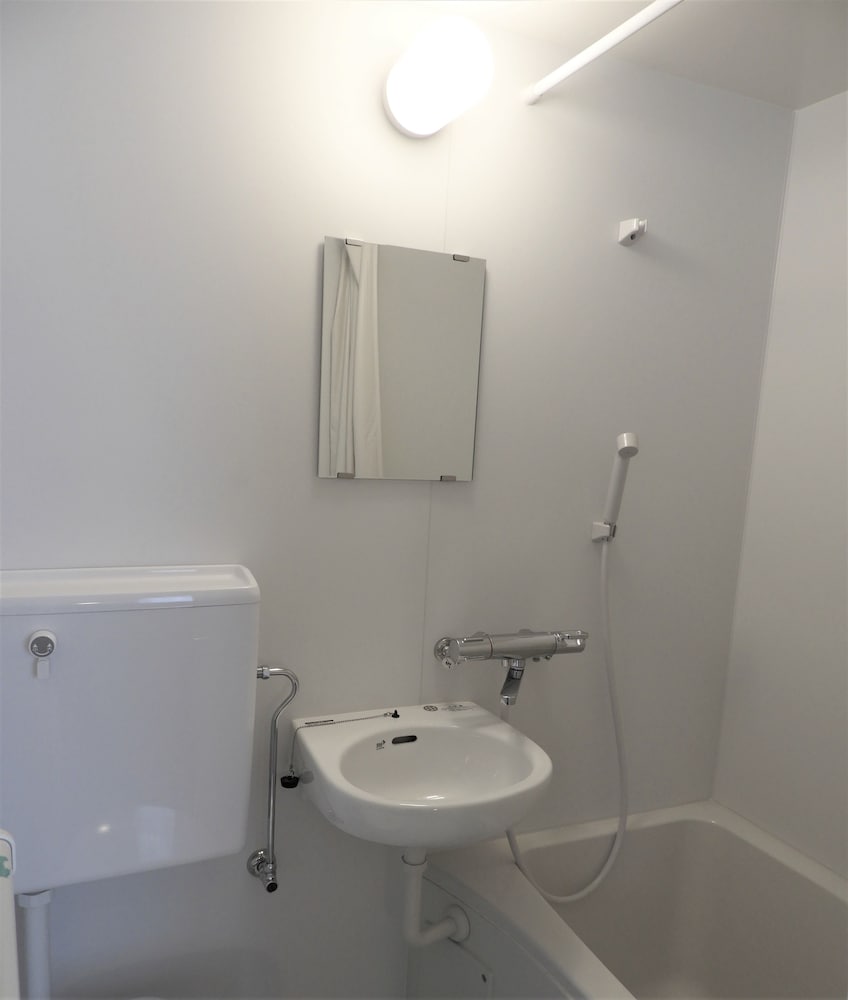 Basic Twin Room photo 2