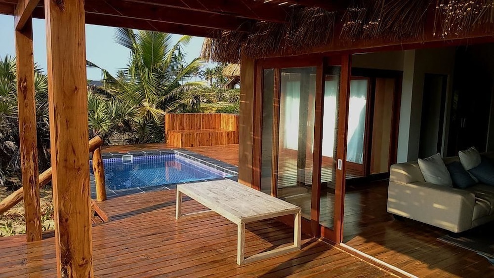 Villa - Beach Front photo 2
