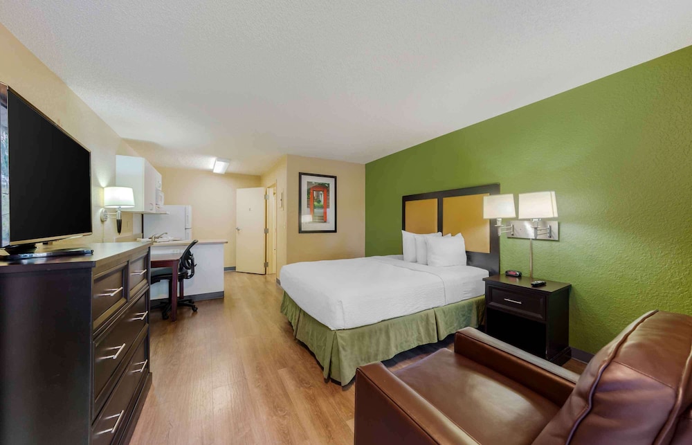 Studio, 1 Queen Bed, Non Smoking - Photo 1